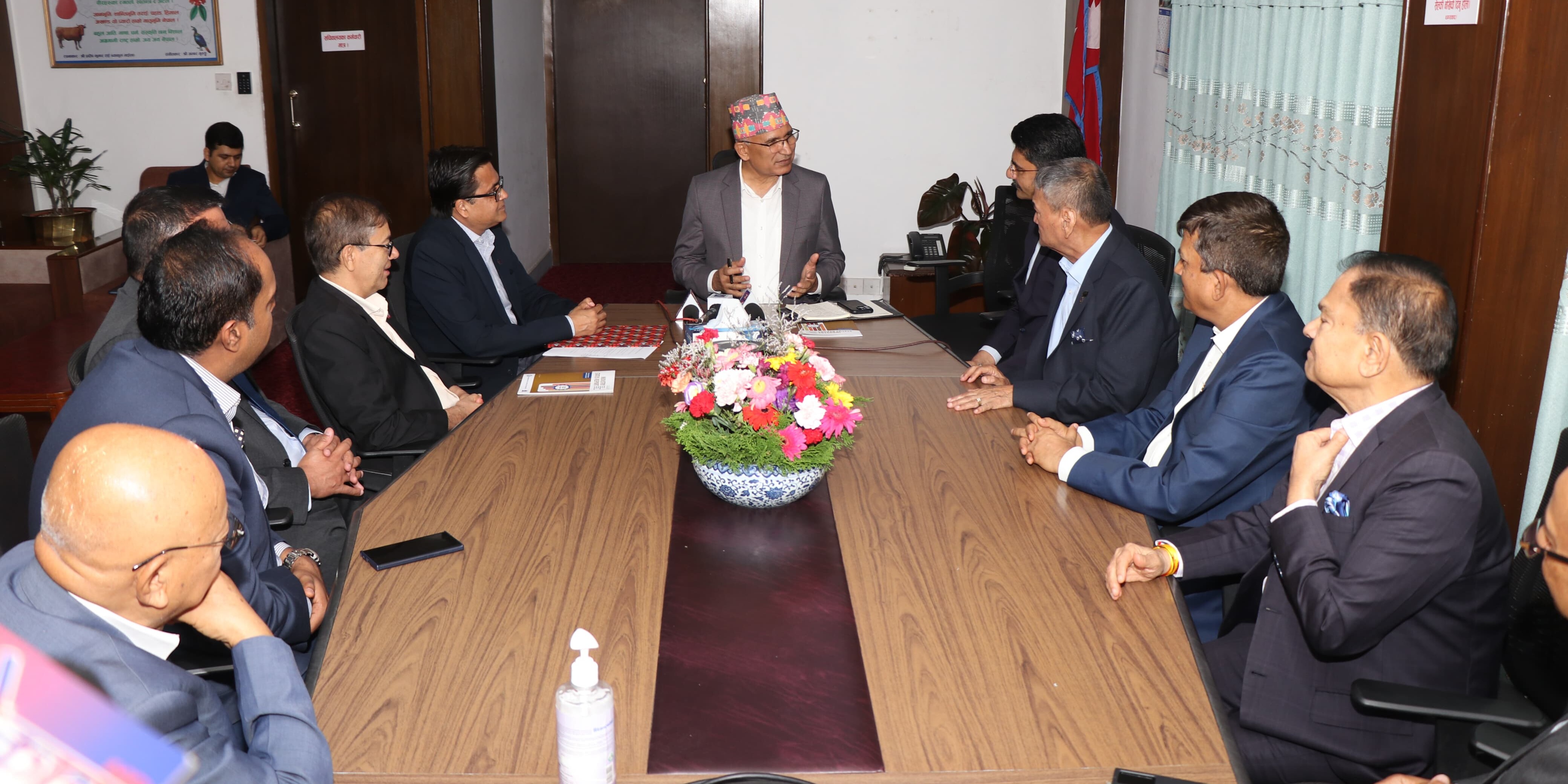 अर्थमन्त्री सीएनआई छलफलः निजी क्षेत्रको मनोबल बढाउन अर्थमन्त्रीलाई सीएनआईको आग्रह मन्त्री पौडेल भन्नुहुन्छः आशाको दियो बाल्ने प्रयास गर्नेछु