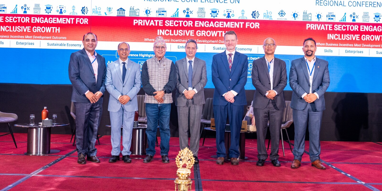 Call to Expand Private Sector Partnerships Amid Challenges of AI, Labor Mobility, and Climate Change